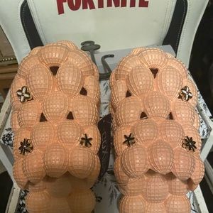 Original peach color bubble slides no scraps on these are new with  a women’s